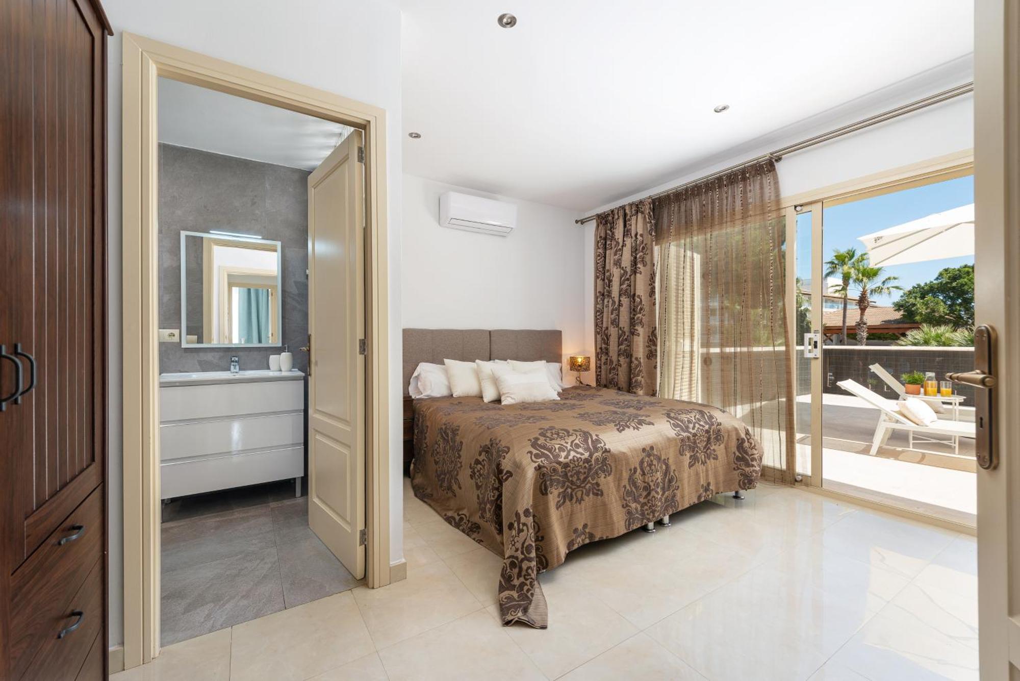 Hilary Holiday home *